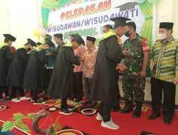 Babinsa Sungai Pinyuh Hadiri Undangan Wisudawan Madrasah Aliyah Riyadhul Ulum