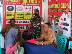 Dampingi Pembagian BLT-DD, Babinsa Peniti Dalam II Pastikan Kegiatan Aman dan Tepat Sasaran