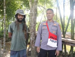 Berkunjung ke KEDIAMAN Hengky Mofu, Satgasres Binmas Operasi Damai Cartenz-2022 Pererat Hubungan Silaturahmi