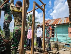 Bersama Pemerintah, Danramil Jongkat bersama Jajaran Bantu Pembuatan Jamban Masyarakat di Peniti Luar