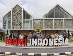 Kepala Kantor Imigrasi Putussibau Dampingi Konjen RI Kuching Tinjau PLBN Badau