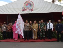Pangdam XII/Tpr Dampingi Kapolda Kalbar Lepas Bansos Serentak HUT ke-76 Bhayangkara
