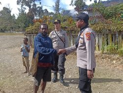 Tingkatkan Sinergitas, Satgasres Ops Damai Cartenz 2022 Sambangi Sejumlah Tokoh Masyarakat dan Tokoh Agama di Distrik Sugapa