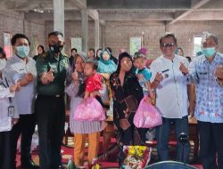 Dampingi BKKBN Kalbar, Danramil Sungai Kunyit Ikut Bagikan Bantuan kepada Keluarga Stunting