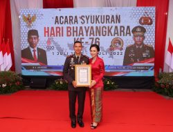 Kapolres Kubu Raya AKBP Jerrold HY Kumontoy Terima Reward dari Kapolda Kalimantan Barat