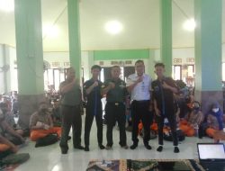Wakili Danramil, Serma Supriyanto Berikan Materi Bela Negara kepada Ratusan Murid SMA 01 Jongkat