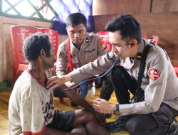 Satgas Binmas NODC Gelar Pengobatan Gratis Sekaligus Ajarkan Dunia Pendidikan kepada Masyarakat Kenyam