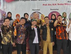 Pengibaran 1000 Bendera Merah Putih Pada Peringatan HUT RI ke-77