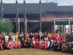 Peringati HUT Kemerdekaan&nbsp; RI Ke-77, Sebanyak 24 Etnis Di Kalbar Gelar Upacara Bendera