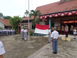 Jadi Pembina Upacara, Kasat Binmas Polres Sekadau Beri Arahan Kepada Pelajar