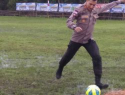 Kapolres Kubu Raya Buka Open Turnamen Sepak Bola dan Kesenian Daerah Desa Ambanga