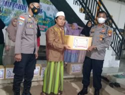 Polsek Entikong Salurkan Bansos ke Warga Terdampak Kebijakan Kenaikan Harga BBM&nbsp;&nbsp;
