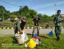 Sambut HUT TNI ke-77, Satgas Pamtas Yonif 645 dan Tentara Malaysia Laksanakan Karya Bakti Bersama