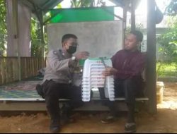 Bhabinkamtibmas Salurkan Bantuan Meja Ngaji dari Donatur Program Jimpitan Mengaji.