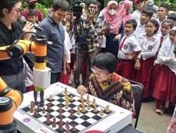 Anak Indonesia Ciptakan Robot Catur MIRA Penantang Grand Master