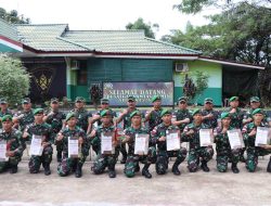 Kunker Pangdam XII/Tpr dan Beri Penghargaan Kepada Prajurit Satgas Pamtas Yonif 645/Gty yang Berprestasi