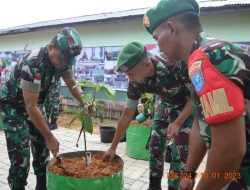 Danrem 121/Abw Tanam Pohon Kelengkeng di Makodim Mempawah