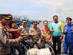 Gelar Jum’at Curhat di Atas Kapal, Kapolda Kalbar Janji Terus Berikan Pelayanan Terbaik kepada Para Nelayan