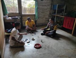 Berbaur bersama Masyarakat, Anggota Polsek Matan Hilir Selatan Pastikan Situasi Kamtibmas di Tengah Warga Kondusif