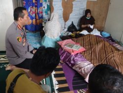 Sampaikan Belasungkawa, Kapolresta Pontianak Melayat ke Rumah Duka Orang Tua Anak Buahnya yang Meninggal Dunia