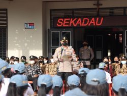 Jadi Pembina Upacara di SMA Karya, Ini Arahan Wakapolres Sekadau