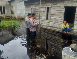 Pendataan Rumah yang Terkena Banjir Rob, Kapolsek Rasau Jaya : Aktivitas Masyarakat masih berjalan aman