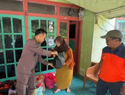 Kejari Sanggau Salurkan Bantuan Sosial Untuk Korban Banjir di Kabupaten Sanggau