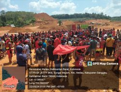 Akibat Limbah PT BKB Ratusan Warga Desa Meranggau Gelar Ritual Adat Sampaikan Tuntutan Ganti Rugi