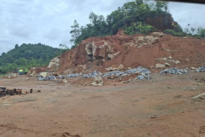 Inilah kisah tentang galian C ilegal di Kubu Raya. Sebuah kisah yang tak hanya berbicara tentang batu dan tanah, tetapi juga tentang moralitas, kekuasaan, dan sebuah keadilan yang terkubur dalam-dalam di bawah tumpukan bebatuan.