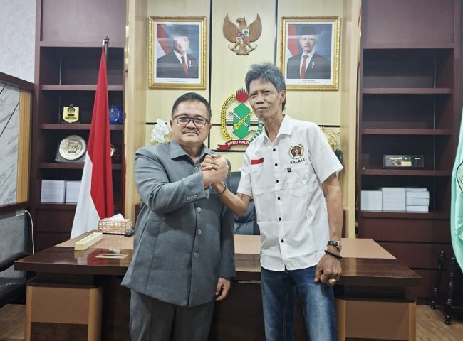 Ketua DPRD Kalimantan Barat, Aloysius, menyerukan kepada para jurnalis untuk tidak menyerah menghadapi tantangan kecerdasan buatan (AI).