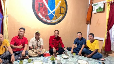Kehadiran Wakil Gubernur Kalimantan Barat Krisantus Kurniawan disambut antusias oleh warga Desa Nanga Nuar.
