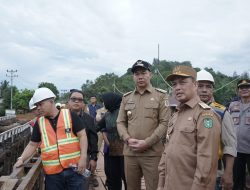 Fokus ke Pedalaman, Gubernur Norsan Tinjau Pembangunan Jembatan Sejiram–Semitau