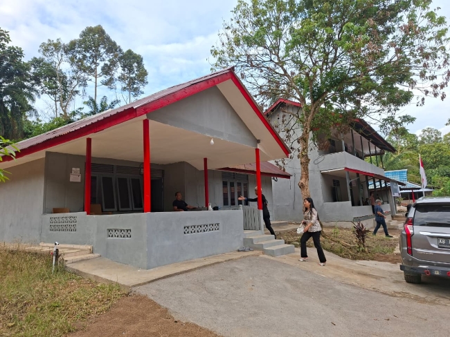 STT Grace International resmi diresmikan Gubernur Kalbar, Ria Norsan. Ketua Yayasan, Jumadi, menyampaikan harapan akan dukungan dana hibah dari pemerintah untuk pengembangan sarana prasarana kampus yang masih terbatas.