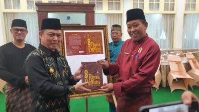 Gubernur Kalimantan Barat Ria Norsan tekankan pelestarian pantun sebagai fondasi utama pembangunan daerah yang adil, sejahtera, dan lestari. Dalam peringatan Hari Pantun Dunia dan Nasional di Pontianak, budaya lokal ditetapkan sebagai investasi jangka panjang untuk memperkuat sumber daya manusia, harmoni sosial, dan ekonomi kreatif.
