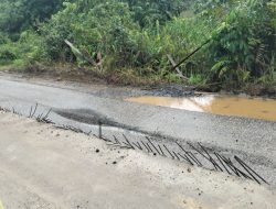 VIRAL! Jalan Siluman Sekadau Kalbar Berulah, Besi Taji Ancaman Nyata Jelang Natal