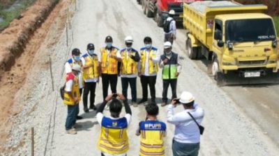 Proyek APBN 2026 di Desa Galang, Mempawah, Kalimantan Barat, meninggikan badan jalan untuk atasi banjir kronis.