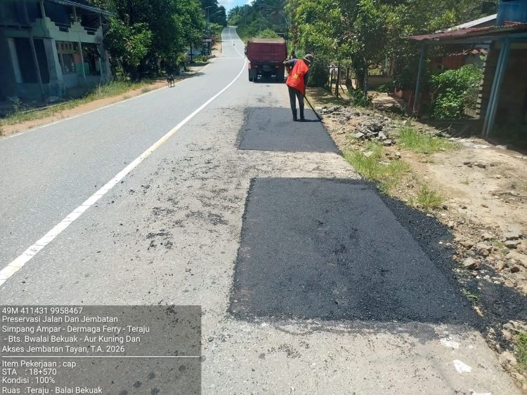 Kondisi ruas jalan Simpang Ampar - Balai Bekuak Laur sedang proses pengerjaan.