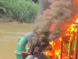 Warga Murka, Bakar Lanting Jek di Sungai Boyan Meliau