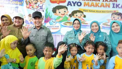 Gubernur Kalimantan Barat, Ria Norsan, resmi membuka Program Gema Membangun Desa di Teluk Batang. Ribuan warga pesisir antusias ikuti pasar murah, cek kesehatan gratis, serta layanan kependudukan dan pajak kendaraan satu atap.