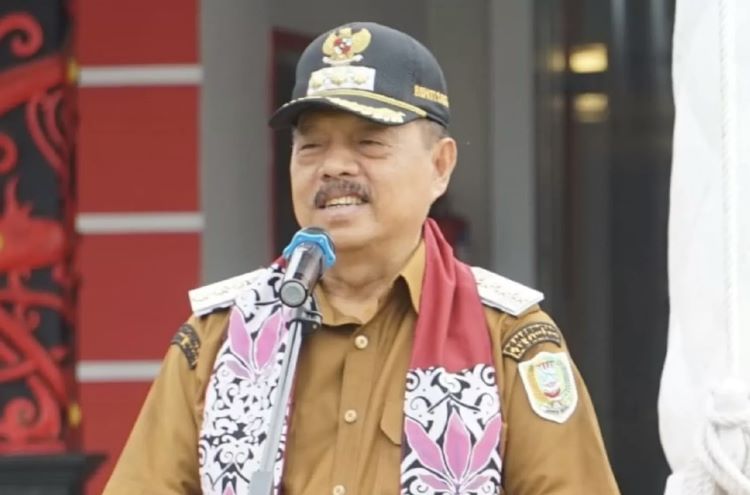 Bupati Sanggau Yohanes Ontot meminta masyarakat tidak salah paham