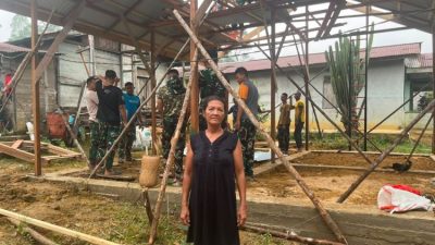 Kisah haru Bu Suhanim Dusun Nahaya Timawang raih rumah layak huni lewat TMMD 130 Kodim 1210 Landak. Intip potret kemanunggalan TNI rakyat Kalimantan Barat.