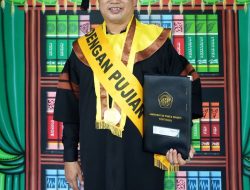 Kisah Inspiratif Jumadi: Wisudawan Universitas Panca Bhakti Pontianak, Belajar Tak Kenal Usia