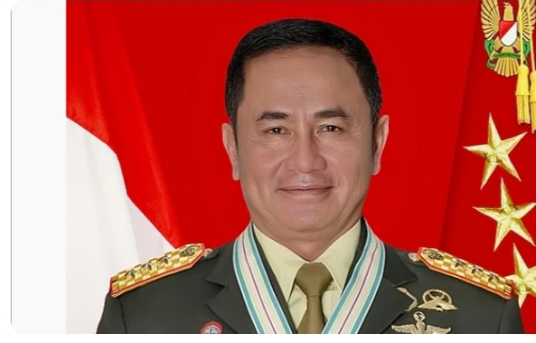 Letjen TNI Iwan Setiawan resmi jabat Pangkostrad Oktober 2026. Rekam jejak lengkap karier dari Kopassus, Papua, Kalimantan Barat hingga kepercayaan tertinggi negara.
