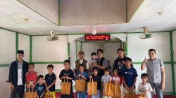 Muhammadiyah dan Polres Kubu Raya Berbagi Alat Tulis, Bangkitkan Semangat Belajar Anak Desa Limbung